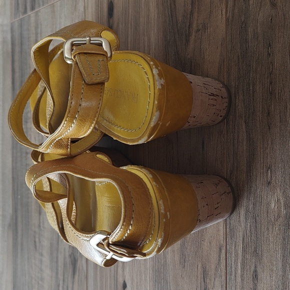GUC Yellow wedge sandals - Picture 4 of 6